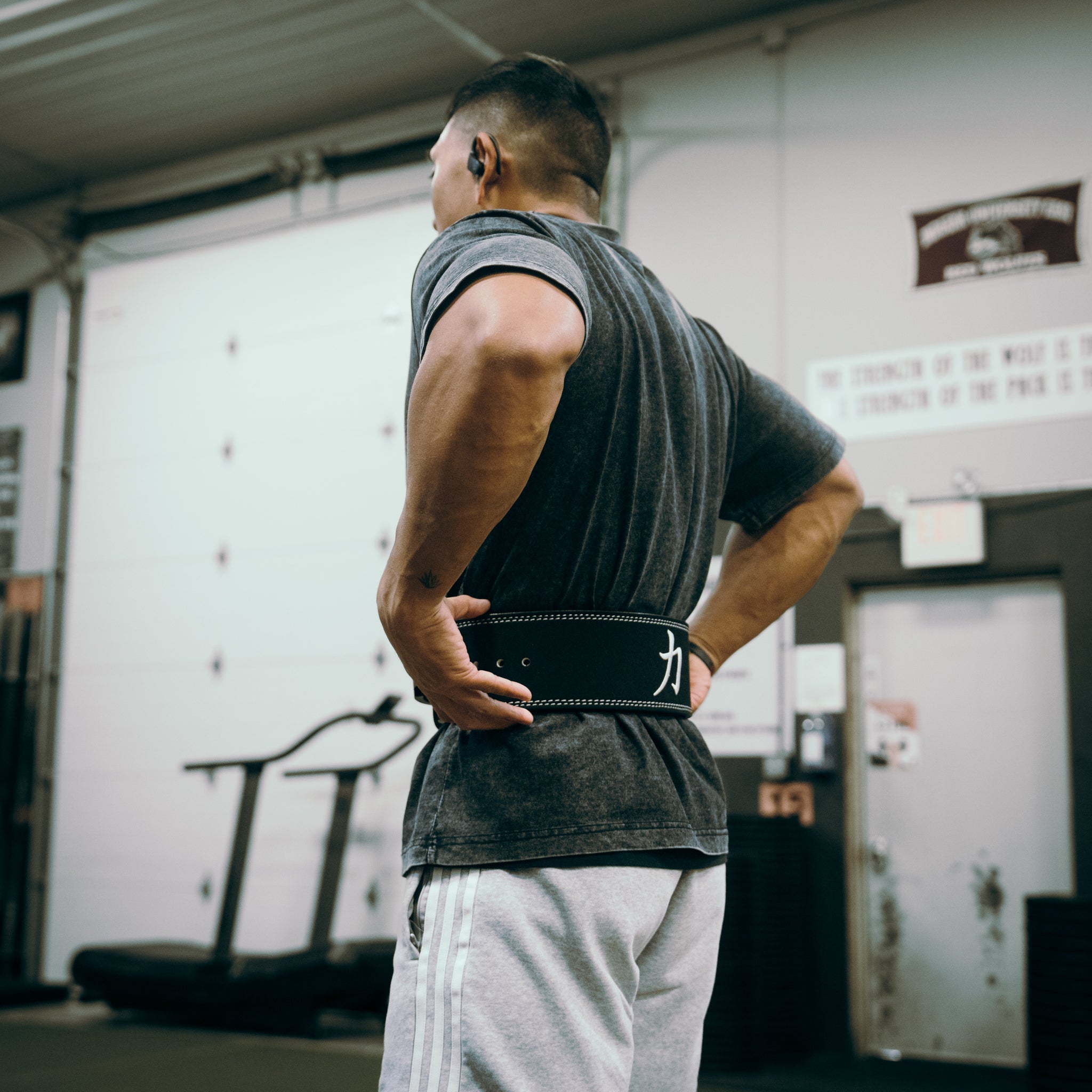 How To Wear A Weight Lifting Belt Why and How to Use a Lifting Belt: Why Wear a Weightlifting Belt